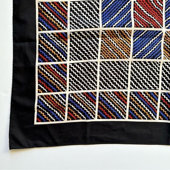 Vintage Geometric Print Scarf Black 27”X26” - Picture 6 of 8
